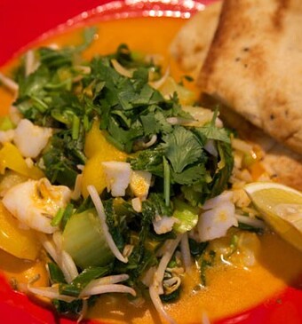 Snelle viscurry met naanbrood