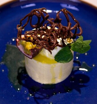 Passievruchtenparfait met chocoladetuille