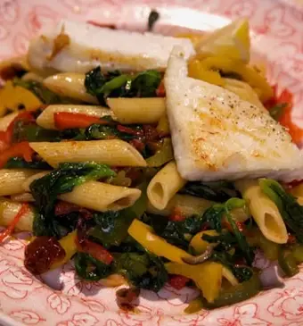 Pasta in pittige ansjovisolie