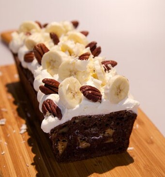Chocolade-bananencake met roomkaastopping