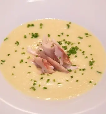 Aardappelsoep met gerookte forel
