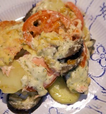Snelle moussaka met gerookte zalm