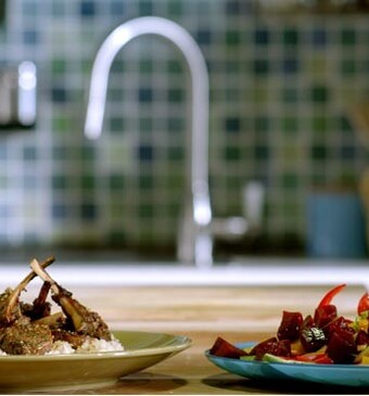 Zoetzuur lamsvlees met sesamrijst