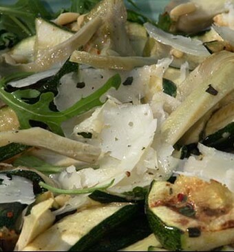 Courgette-artisjoksalade