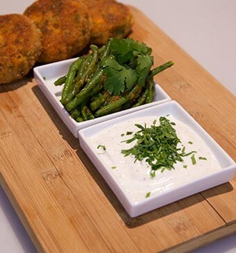 Viskoekjes op Marokkaanse wijze met haricots vertssalade