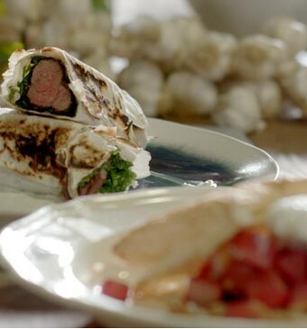 Lamsvleeswrap met andijvie en venkelpuree & bladerdeeg met in rode wijn gekookte peer