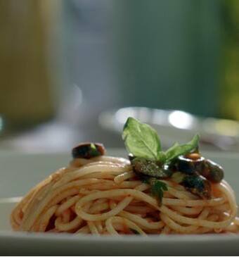 Pasta puttanesca en ijsrol met kruidige vijgen