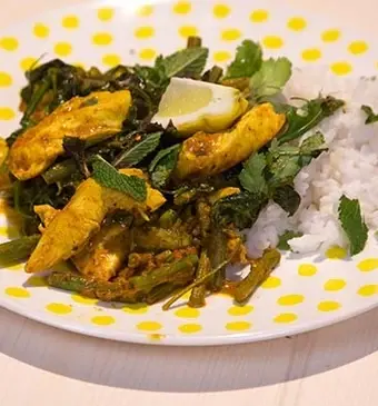 Kipcurry met kokosrijst