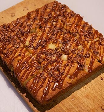 Toffee-macadamiacake