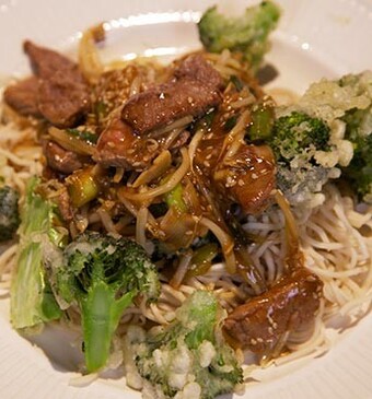 Teriyaki beef met broccoli tempura