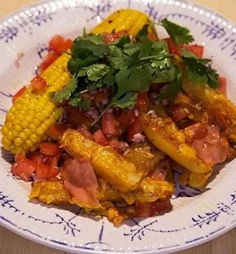 Cheddar-baconfrietjes met maïskolven