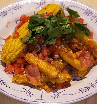 Cheddar-baconfrietjes met maïskolven