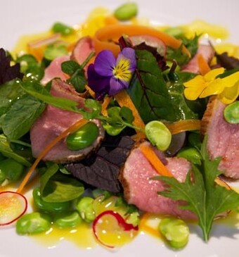 Lentesalade met kalfsrosbief