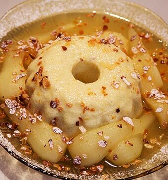 Grootmoeders griesmeelpudding met stoofperen