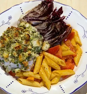 Kabeljauw met gremolatakorst en gegrilde radicchio