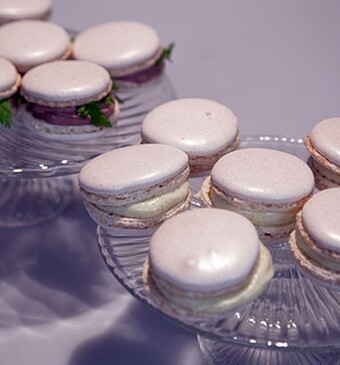 Macarons, hartig en zoet (patécrème en witte chocolade-vanillecrème)