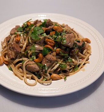 Wokken zonder mokken (wokschotel met spinazie en karbonades)