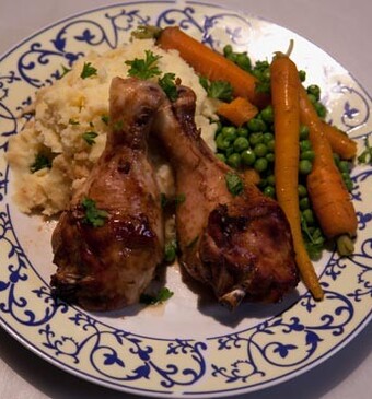 Tweeling kipkluifjes (kip met puree, bospeen en doperwten)