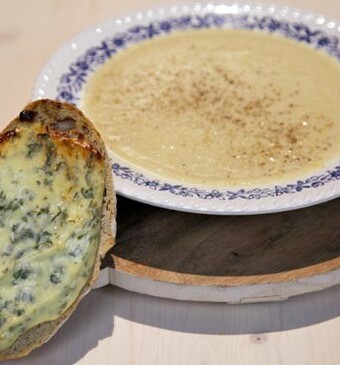 Sinaasappel-knolselderijsoep