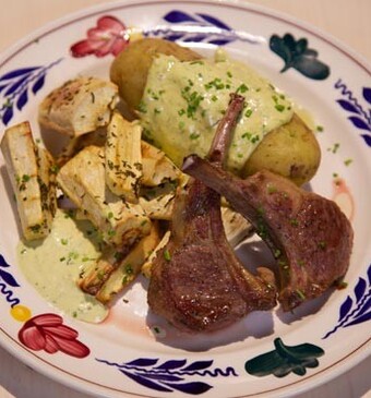 Rozemarijn-pastinaak met lamskoteletten