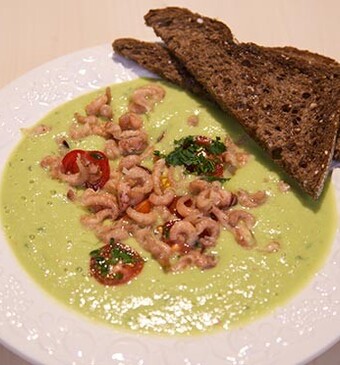 Snelle avocadosoep met Hollandse garnalen