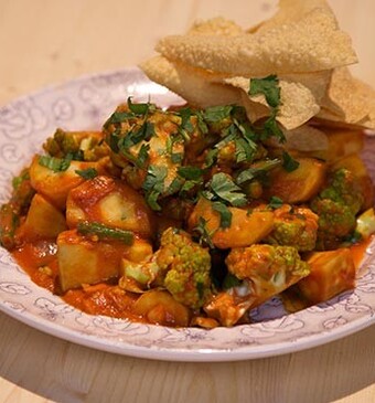 Zoete aardappelcurry met papadums