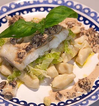 Gnocchi met gesmoorde groene kool en kabeljauw