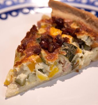 Gruyère-courgettetaart met dadels