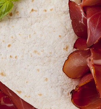 Wrap met oude kaas en rookvlees