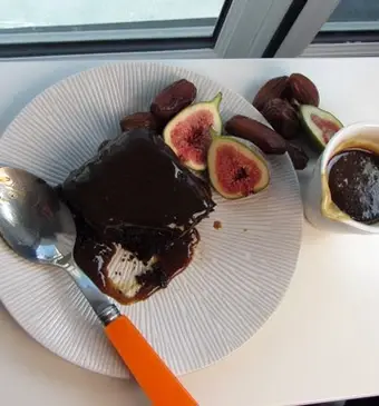 Sticky toffee pudding met vijgen en gember