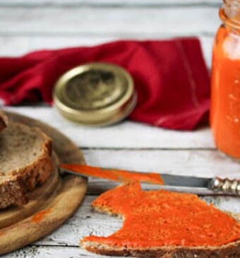 Matboecha: gezond broodbeleg met tomaten