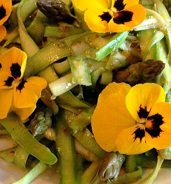 Aspergesalade met anijsdressing