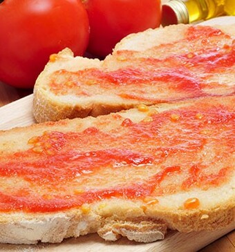 Pan con tomate