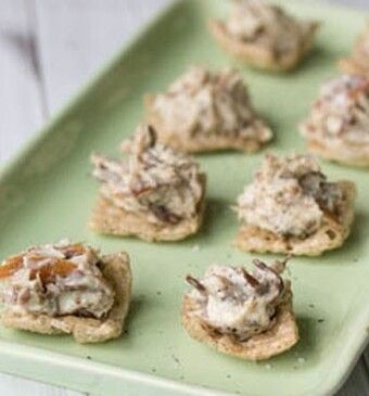 Makreel-truffel-rillettes op een krokant bedje van zeewier