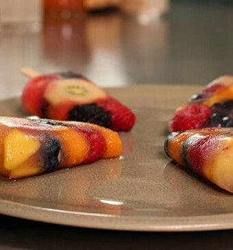 Vlierbloesemwaterijsjes met fruit