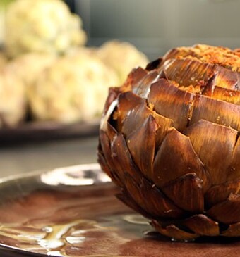 Knapperig gevulde artisjokken