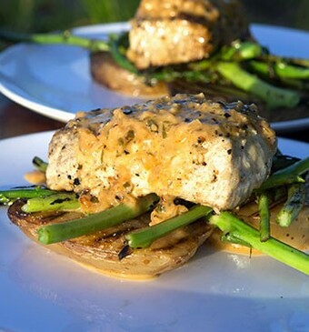 Gerookte barracuda met palmhart-aspergesalade
