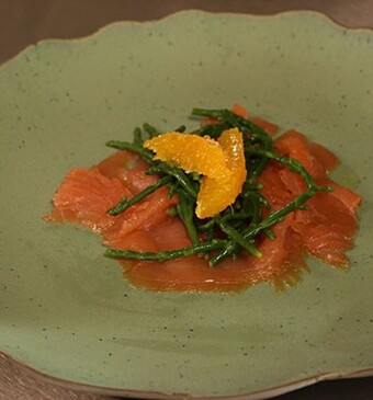 Gerookte zalm met (bloed)sinaasappel en zeekraal