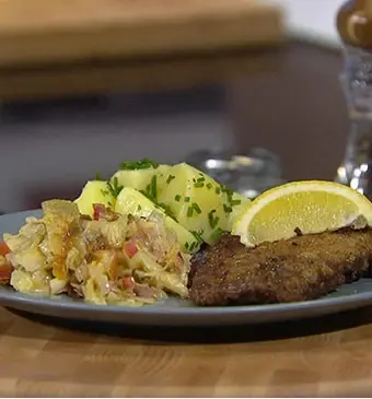 Gestoofde prei met schnitzel