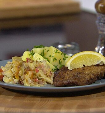 Gestoofde prei met schnitzel