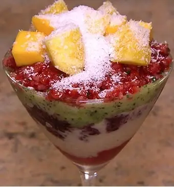 Regenboogfruit-ijsbeker