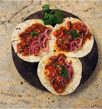 Cochinita Pibil en pico de gallo