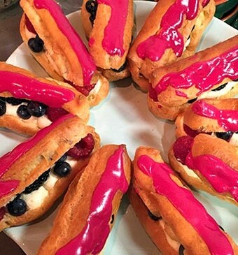 Eclairs met roodfruit