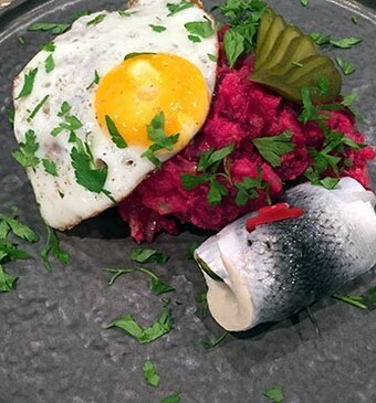 Hamburgse lapskaus (Aardappel-bietenpuree)