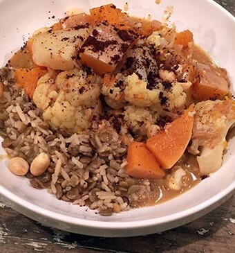 Indiase curry en rijst met linzen