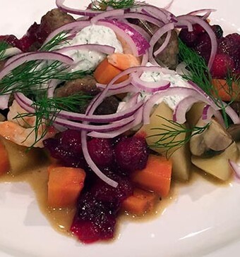 Gehaktballetjes met cocktailgarnalen en cranberries