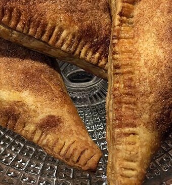 Kersenflappen met banketbakkersroom