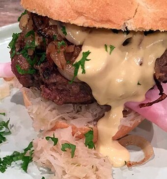 Duitse hamburgers (Oktoberfest burger)