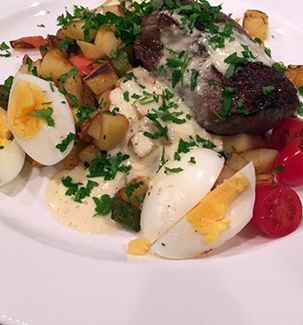 Biefstuk met huzarensalade