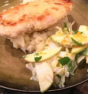 Krokante kipfilet met aardappel-knolselderijpuree